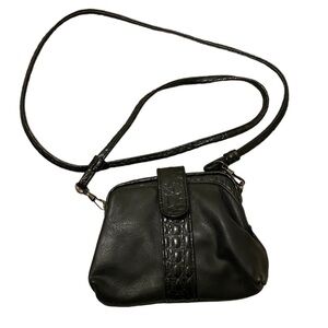 Pacific Connections Made in USA vintage black leather small purse .